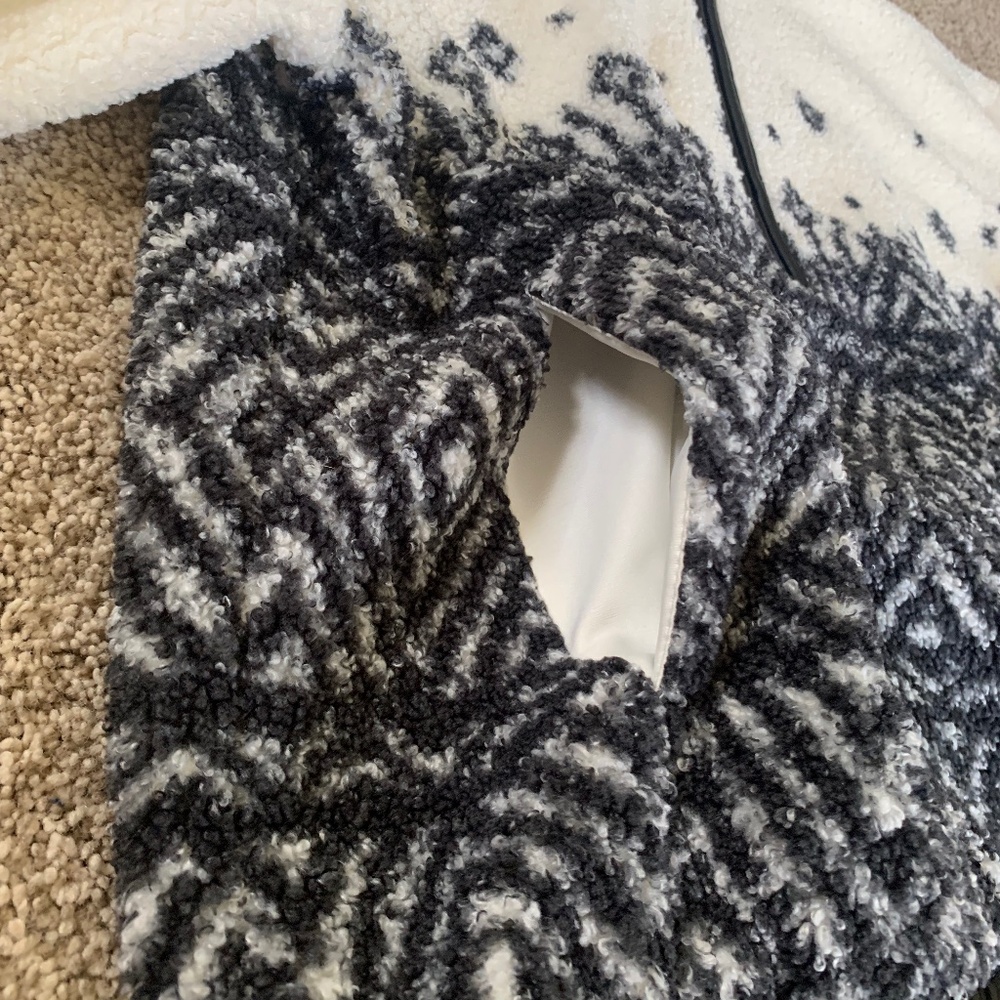 CALIA by Carrie Underwood Black and White Sweater - Picture 6 of 8